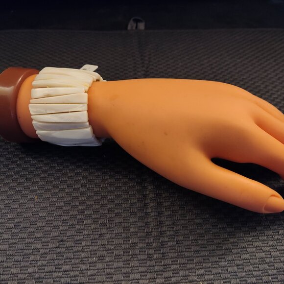 Abalone Shell Natural Cream Pearl Wide Stretch Bracelet NEW - Picture 3 of 3